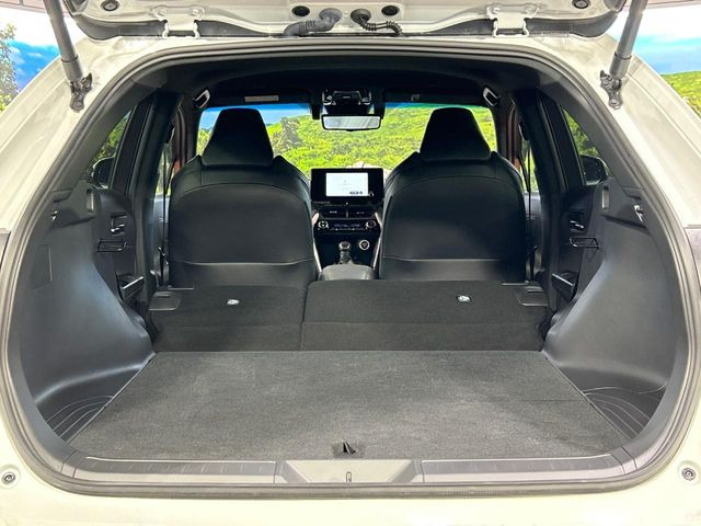 ���i�̂���������ʋ΁A���}���ɏ\���ȉ׎��X�y�[�X���m�ۂ��Ă���܂��B�Z�J���h�V�[�g��|���ƁA�傫�ȉו��̐ύڂ��\�ł���