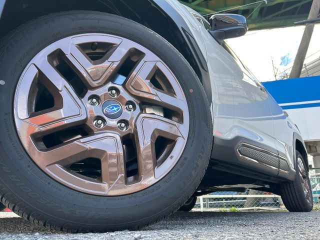 �y����18�C���`�A���~�z�C�[���z�O�ςɃ}�b�`���������A���~�z�C�[���𑕒����Ă���܂��B�e��ЊO�A���~�z�C�[����A�X�^�b�h���X�^�C�����戵�����Ă���܂��B���񂲑��k����������