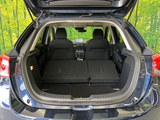 普段のお買い物や通勤、送迎等に十分な荷室スペースを確保しております。セカンドシートを倒すと、大きな荷物の積載も可能です♪