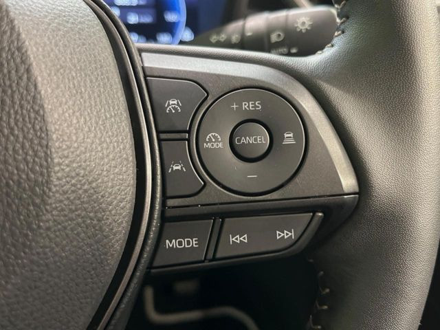 【レーダークルーズコントロール】高速道路での長距離走行が楽に!!自動で速度を保つクルーズコントロールが、衝突軽減システムと連携し、前方の車両を感知して車間を保つように速度調節してくれます!!