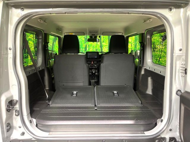 ���i�̂���������ʋ΁A���}���ɏ\���ȉ׎��X�y�[�X���m�ۂ��Ă���܂��B�Z�J���h�V�[�g��|���ƁA�傫�ȉו��̐ύڂ��\�ł���