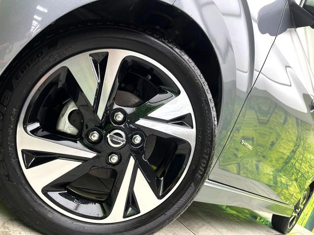 �y����15�C���`�A���~�z�C�[���z�O�ςɃ}�b�`���������A���~�z�C�[���𑕒����Ă���܂��B�e��ЊO�A���~�z�C�[����A�X�^�b�h���X�^�C�����戵�����Ă���܂��B���񂲑��k����������