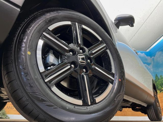 �y����16�C���`�A���~�z�C�[���z�O�ςɃ}�b�`���������A���~�z�C�[���𑕒����Ă���܂��B�e��ЊO�A���~�z�C�[����A�X�^�b�h���X�^�C�����戵�����Ă���܂��B���񂲑��k����������