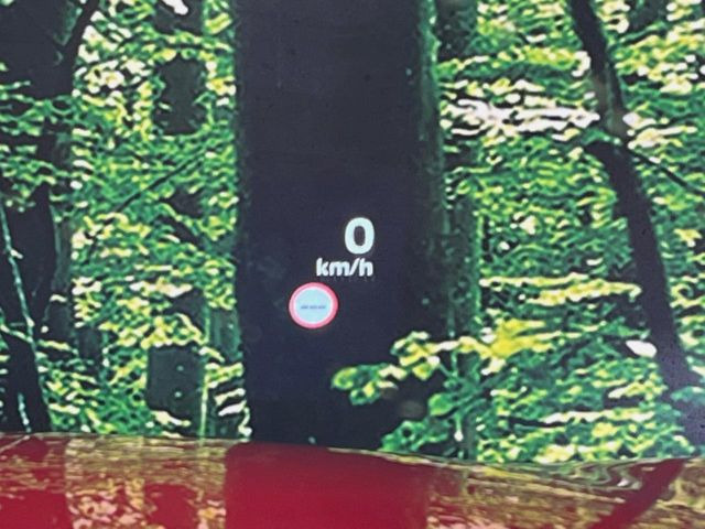 �y�J���[�w�b�h�A�b�v�f�B�X�v���C�z���݂̑��x�⑖�s�����f�W�^���\���ŉ^�]�ȑO���̃K���X�ɓ��e!�J���[�t���Ŏ��F���������A�^�]���ڐ������炳���K�v�ȏ����m�F�ł���̂łƂ��Ă��֗��ň��S!