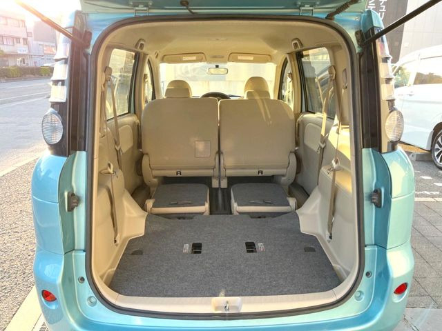 ���i�̂���������ʋ΁A���}���ɏ\���ȉ׎��X�y�[�X���m�ۂ��Ă���܂��B�Z�J���h�V�[�g��|���ƁA�傫�ȉו��̐ύڂ��\�ł���