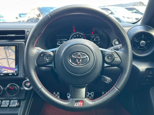 �y�����v�����X�e�A�����O�z�㎿�Ȋv���g�p���邱�ƂŁA��ɂ����������݂ƂĂ��^�]���₷���n���h���ł���