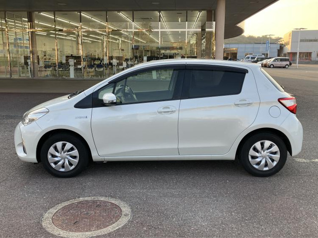 ヴィッツ1.5 ハイブリッド F