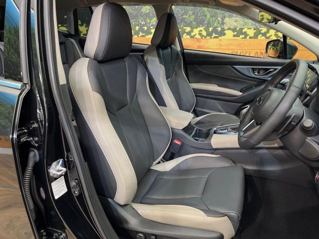 【本革シート】上質な本革を使用し、高級感あふれる本革シート。常に体に触れる部分だから、座り心地の良さにはこだわりたいですね♪汚れの付着や劣化を抑制する内装コーティング施工もおススメですよ♪