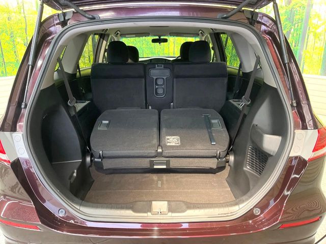 普段のお買い物や通勤、送迎等に十分な荷室スペースを確保しております。