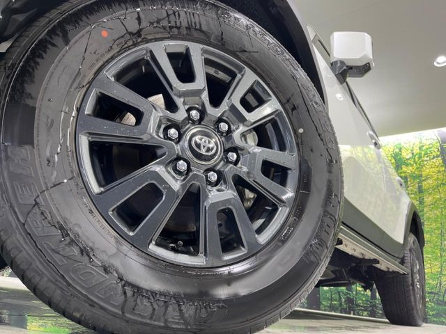 �y����18�C���`�A���~�z�C�[���z�O�ςɃ}�b�`���������A���~�z�C�[���𑕒����Ă���܂��B�e��ЊO�A���~�z�C�[����A�X�^�b�h���X�^�C�����戵�����Ă���܂��B���񂲑��k����������