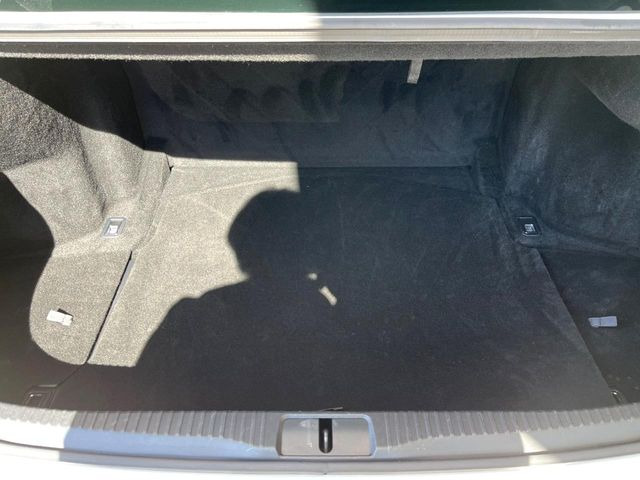 ���i�̂���������ʋ΁A���}���ɏ\���ȉ׎��X�y�[�X���m�ۂ��Ă���܂��B