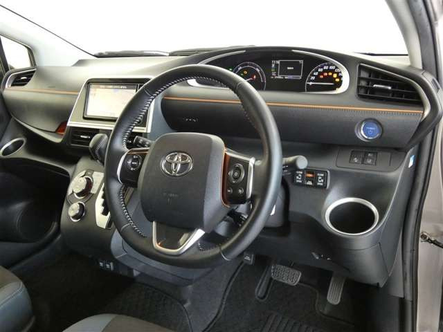 シエンタハイブリッド 1.5 G クエロ