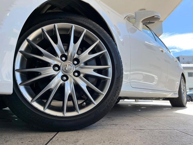 �y����18�C���`�A���~�z�C�[���z�O�ςɃ}�b�`���������A���~�z�C�[���𑕒����Ă���܂��B�e��ЊO�A���~�z�C�[����A�X�^�b�h���X�^�C�����戵�����Ă���܂��B���񂲑��k����������