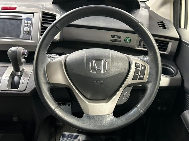 �y�����v�����X�e�A�����O�z�㎿�Ȋv���g�p���邱�ƂŁA��ɂ����������݂ƂĂ��^�]���₷���n���h���ł���