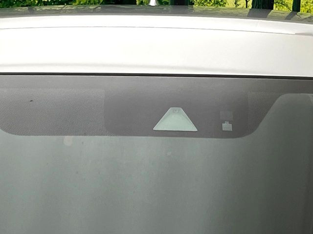 �y�z���_�Z���V���O�z���s���ɑO���̎ԗ�����F�����A�Փ˂������Ȏ��͌x��ƃu���[�L�ŏՓˉ���Ɣ�Q�y�����A�V�X�g�B�����S�Ƀh���C�u�����y���݂��������܂��B