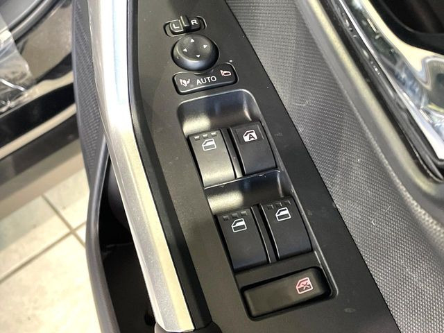 �y�d���i�[�~���[�z�T�C�h�~���[�͓d���i�[���ƂȂ��Ă���A�������ԏ�ł��L�Y�������X�N��}�����܂��B