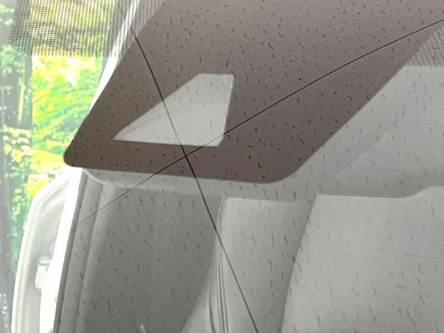 【プリクラッシュセーフティ】前方の車両等を検知し、衝突しそうな時は警報で注意を促し、ブレーキを踏む力をサポート。ブレーキを踏めなかった場合は衝突被害軽減ブレーキが作動、衝突回避をサポートします。