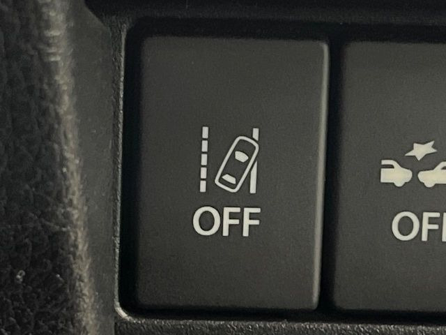 【車線逸脱抑制機能】高速道路走行時、車線からはみ出しそうな時にステアリングを制御し車線内を走行する様にアシスト。より安全な運転をサポートしてくれます!