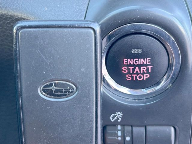【アクセスキー&プッシュスタート】カバンやポケットに入れたままでもドアの施錠・解錠が可能なスマートキーを装備。エンジンのオン・オフ時もカギを取り出す必要が無く、ボタンをプッシュするだけでOK♪