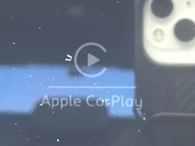 ��Apple Car Play:�X�}�z�Ƃ̗L���ڑ��ŁA�i�r�E�I�[�f�B�I�Đ��ȂǃX�}�z�̃A�v���@�\����ʂł��g����֗��@�\�ł�!