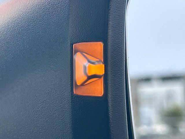 �y�����r�[�N���f�B�e�B�N�V�����z���s���A�h�A�~���[�̎��p�ɂȂ�₷���ӏ��Ɍ㑱�Ԃ��ڋ߂���ƃT�C�h�~���[�t�߂Ɍx����\���A�h���C�o�[�ɒ��ӊ��N�ƁA����̍ۂ̓n���h��������A�V�X�g�����܂��B