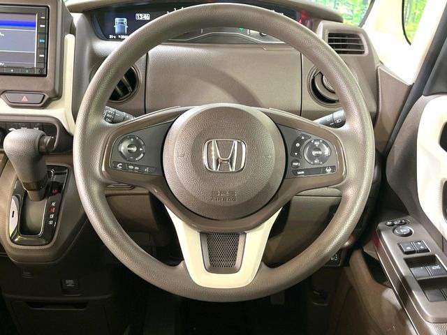 ステアリングも使用感が少なく、きれいな状態となっております♪