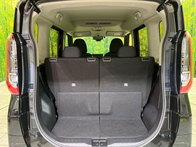 ���i�̂���������ʋ΁A���}���ɏ\���ȉ׎��X�y�[�X���m�ۂ��Ă���܂��B�Z�J���h�V�[�g��|���ƁA�傫�ȉו��̐ύڂ��\�ł���