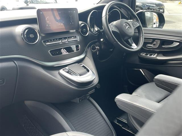 VクラスV220d アバンギャルド ロング AMGライン