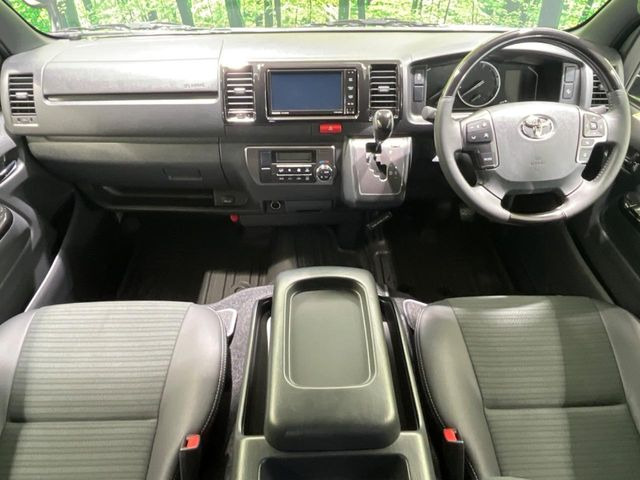 ハイエースバン