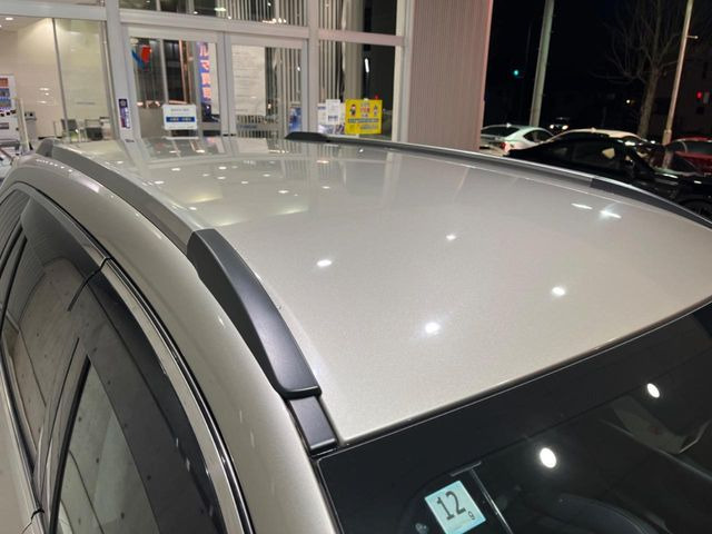 【ルーフレール】外観の魅力を引き立てるとともに、ウィンタースポーツや釣り、ロードバイク等で使う各種ギアを積むキャリア取り付けベースに!アクティブなカーライフを楽しむには必須の装備ですね!