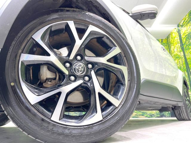 【純正18インチアルミホイール】外観にマッチした純正アルミホイールを装着しております。各種社外アルミホイールや、スタッドレスタイヤも取扱いしております。是非ご相談ください♪