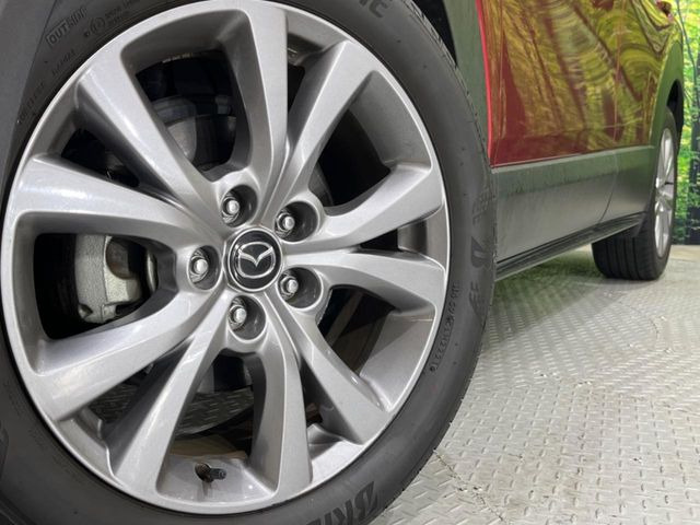 【純正18インチアルミホイール】外観にマッチした純正アルミホイールを装着しております。各種社外アルミホイールや、スタッドレスタイヤも取扱いしております。是非ご相談ください♪