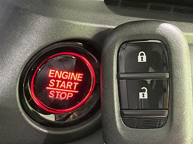 �yHonda�X�}�[�g�L�[�z�J�o����|�P�b�g�ɓ��ꂽ�܂܂ł��h�A�̎{���E�������\�ȃX�}�[�g�L�[�𑕔��B�G���W���̃I���E�I�t�����J�M�����o���K�v����������Ƃ��Ă��֗��ł���