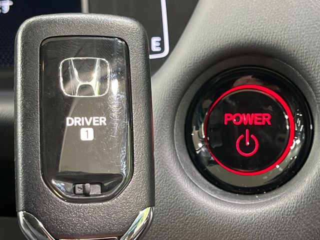 �yHonda�X�}�[�g�L�[�z�J�o����|�P�b�g�ɓ��ꂽ�܂܂ł��h�A�̎{���E�������\�ȃX�}�[�g�L�[�𑕔��B�G���W���̃I���E�I�t�����J�M�����o���K�v����������Ƃ��Ă��֗��ł���