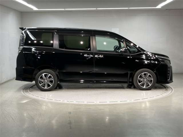 ヴォクシー2.0 ZS 煌III 4WD