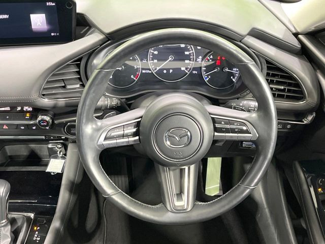 �y�����v�����X�e�A�����O�z�㎿�Ȋv���g�p���邱�ƂŁA��ɂ����������݂ƂĂ��^�]���₷���n���h���ł���