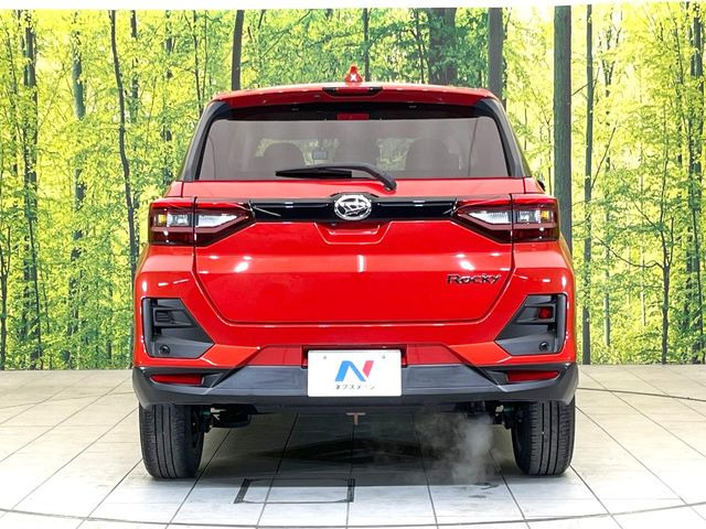 安心の最長10年・走行無制限保証(有償)をご用意。保証内容も充実はもちろん、無料点検&オイル交換や、年中無休の全国・24時間ロードサービスも付帯されておりますのでご安心下さい。