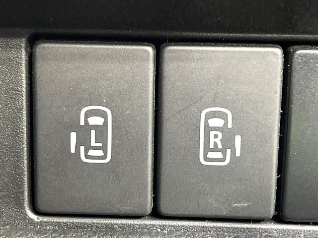 【両側パワースライドドア】スマートキーや運転席のスイッチで後席両側スライドドアの開閉が可能♪電動だから力を入れてドアを開ける必要が無く、小さなお子様でも簡単に開け閉めでき快適です♪