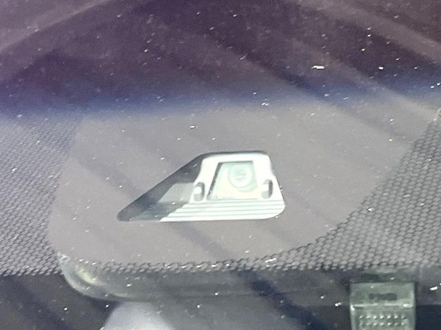 �y�z���_�Z���V���O�z���s���ɑO���̎ԗ�����F�����A�Փ˂������Ȏ��͌x��ƃu���[�L�ŏՓˉ���Ɣ�Q�y�����A�V�X�g�B�����S�Ƀh���C�u�����y���݂��������܂��B