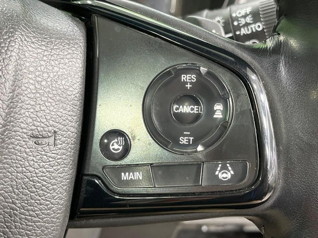 【レーダークルーズコントロール】高速道路での長距離走行が楽に!!自動で速度を保つクルーズコントロールが、衝突軽減システムと連携し、前方の車両を感知して車間を保つように速度調節してくれます!!