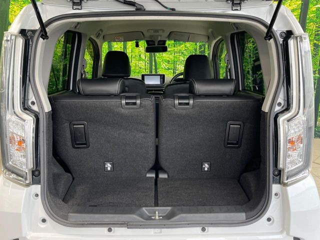 ���i�̂���������ʋ΁A���}���ɏ\���ȉ׎��X�y�[�X���m�ۂ��Ă���܂��B�Z�J���h�V�[�g��|���ƁA�傫�ȉו��̐ύڂ��\�ł���