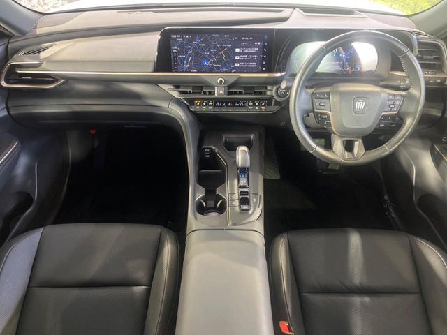 クラウンクロスオーバー2.5 G アドバンスト レザー パッケージ E-Four 4WD