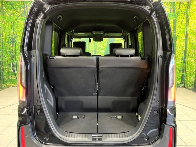 ���i�̂���������ʋ΁A���}���ɏ\���ȉ׎��X�y�[�X���m�ۂ��Ă���܂��B�Z�J���h�V�[�g��|���ƁA�傫�ȉו��̐ύڂ��\�ł���