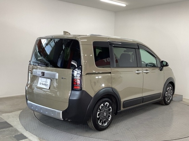 フリード1.5 e:HEV クロスター