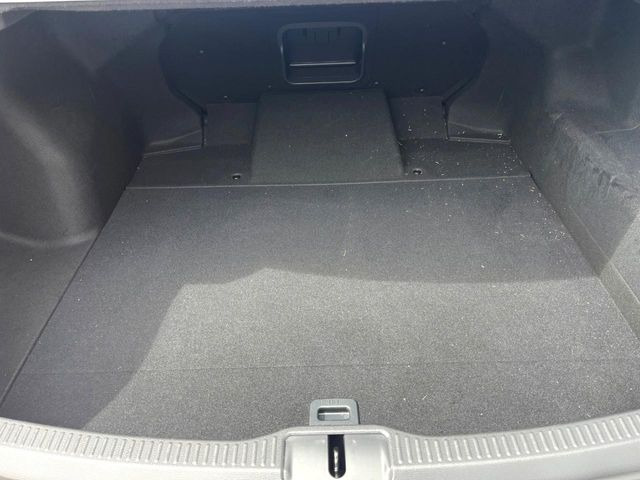 ���i�̂���������ʋ΁A���}���ɏ\���ȉ׎��X�y�[�X���m�ۂ��Ă���܂��B