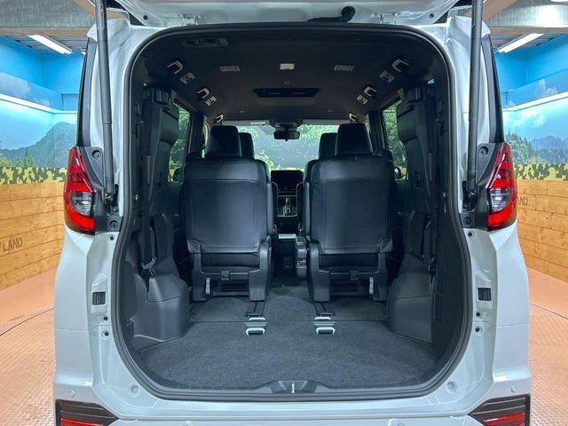 普段のお買い物や通勤、送迎等に十分な荷室スペースを確保しております。セカンドシートを倒すと、大きな荷物の積載も可能です♪