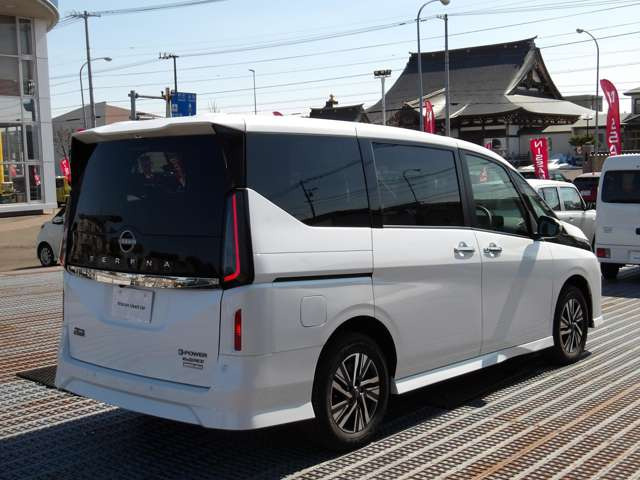 セレナ1.4 e-4ORCE ハイウェイスターV 4WD