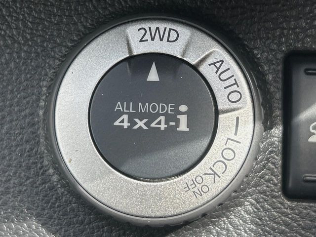 �y�I�[�����[�h4&times;4�z2WD/4WD���[�h����y�ɐ؂�ւ��\�B�R��d����2WD�A�X�^�b�N���ɖ𗧂�LOCK�AAUTO���[�h�ł�4WD�̔z���������Œ������A�H�ʏ󋵂��킸���肵��������T�|�[�g�B