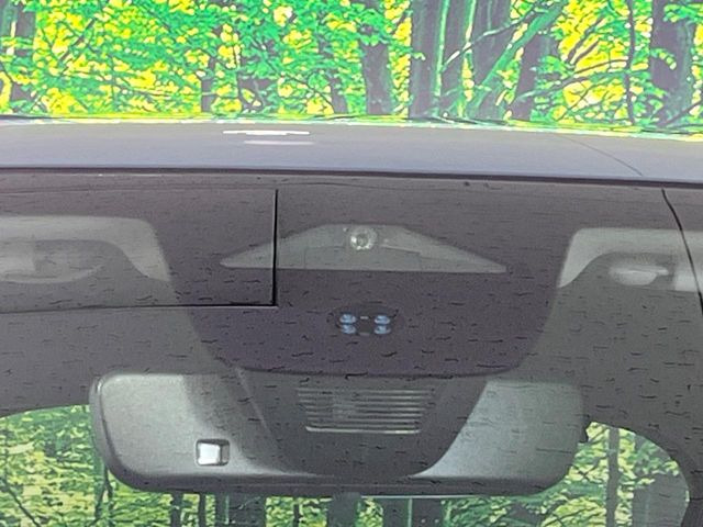 �y�z���_�Z���V���O�z���s���ɑO���̎ԗ�����F�����A�Փ˂������Ȏ��͌x��ƃu���[�L�ŏՓˉ���Ɣ�Q�y�����A�V�X�g�B�����S�Ƀh���C�u�����y���݂��������܂��B