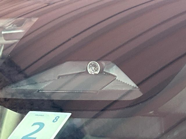 �y�z���_�Z���V���O�z���s���ɑO���̎ԗ�����F�����A�Փ˂������Ȏ��͌x��ƃu���[�L�ŏՓˉ���Ɣ�Q�y�����A�V�X�g�B�����S�Ƀh���C�u�����y���݂��������܂��B